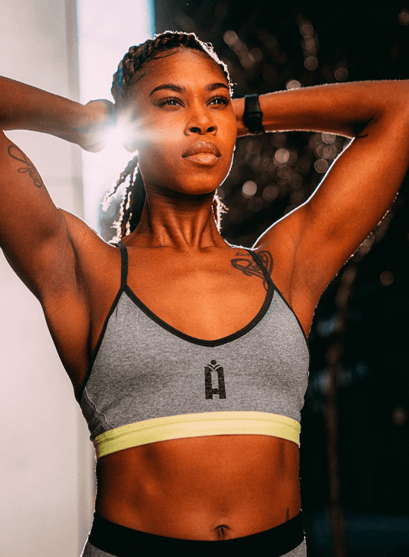 imagem de mulher com roupa de esportes